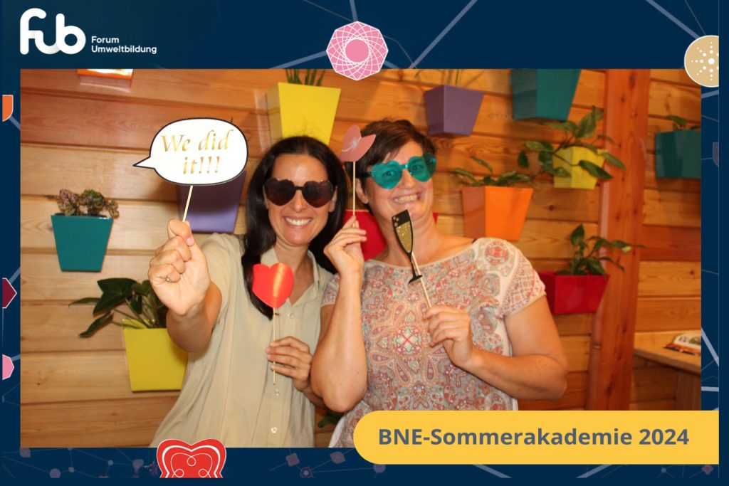 We did it! Foto von Doris und Samira nach der Sommerakademie